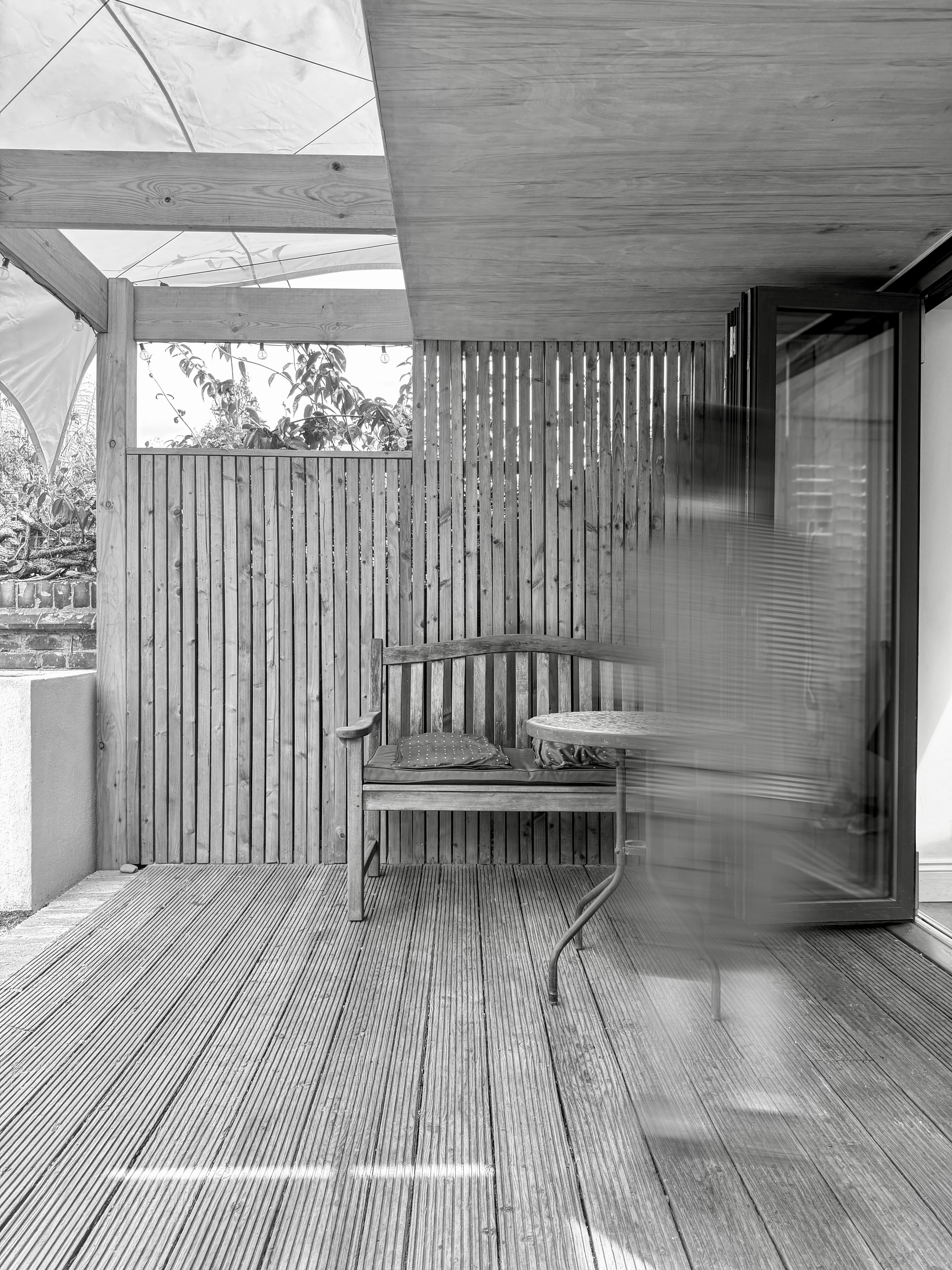 ECH WORKS — Garden pergola and outdoor living space